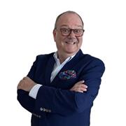 Experienced online coach specialising in human development, mindfulness, and speech delivery for adults and university students.